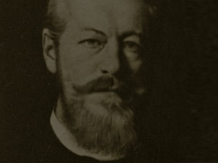 Historisches Porträt eines Mannes mit Bart, das die Fotografie des 19. Jahrhunderts und die Vintage-Ästhetik widerspiegelt.